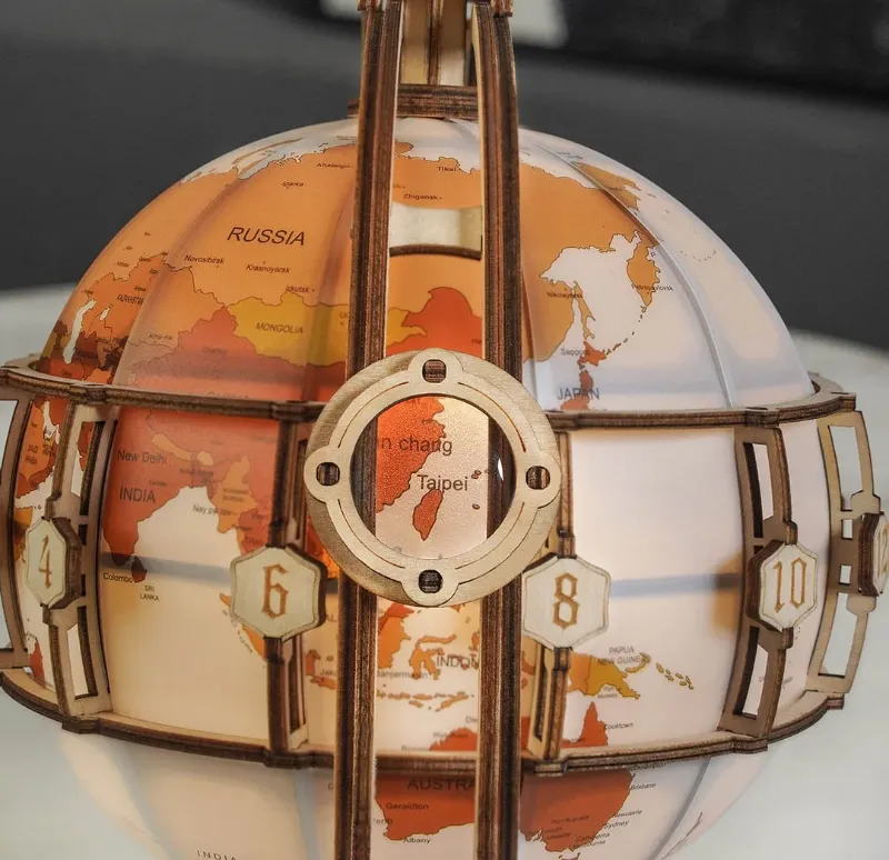 Rokr Wooden Puzzle - The Luminous Globe Magnify